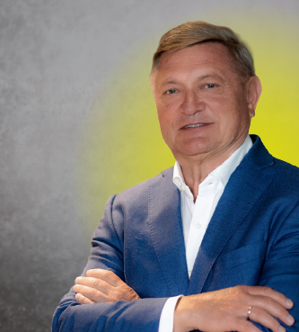 WOJCIECH KOSTRZEWA